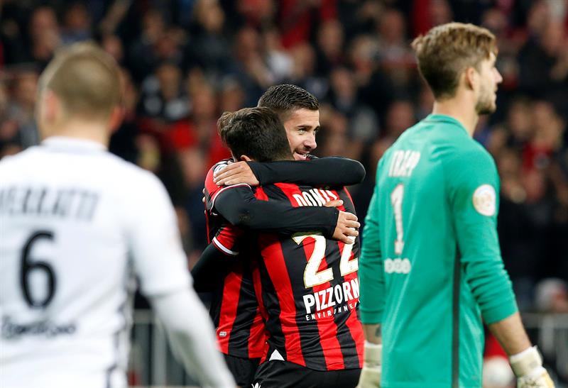 El Niza ganó en el Allianz Riviera al Paris Saint Germain (3-1) para alejar del título al conjunto del español Unai Emery