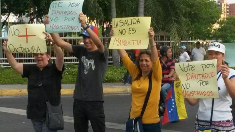 La diputada Bustos aseguró que los venezolanos seguirán protestando para pedir el restablecimiento del orden constitucional y la destitución de los magistrados incursos en delito/ Foto: Cortesía