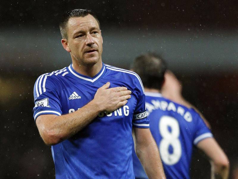 Terry, de 36 años, que debutó con el conjunto londinense en 1998, ha disputado 713 encuentros con la camiseta de los 'Blues', en los que ha marcado 66 goles. El veterano central inglés, sin embargo, sólo ha sido titular en cuatro partidos de Premier League este curso.