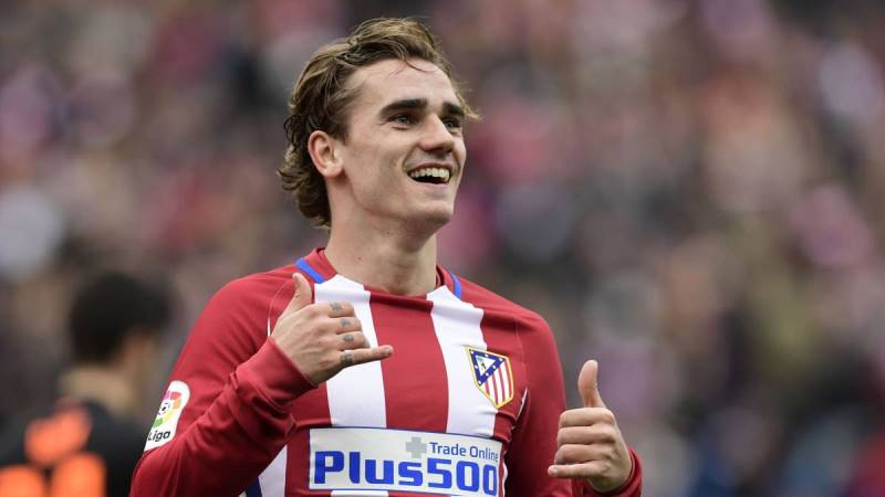 El delantero del Atlético de Madrid, ha ampliado ya su contrato por una temporada más con el club rojiblanco, del 30 de junio de 2021 hasta la misma fecha de 2022