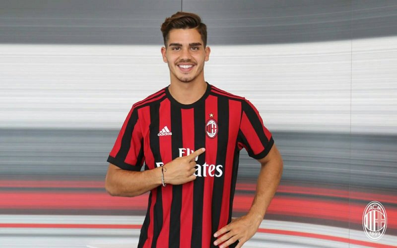 El Milan hizo oficial este lunes el fichaje del delantero portugués, que llega al conjunto "rossonero" procedente del Oporto