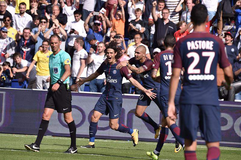 El Paris Saint-Germain (PSG) venció hoy por 2-0 en su primer partido de la Liga francesa al recién ascendido Amiens,