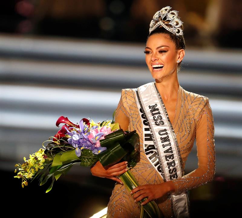 Demi-Leigh Nel-Peters, representante de Sudáfrica, se corona como Miss Universo