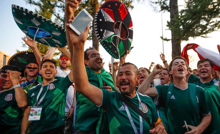 mexicanos hinchas celebracion