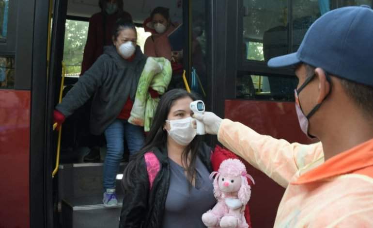 Venezolanos que llegaron de Chile cumplen cuarentena en Los Caracas