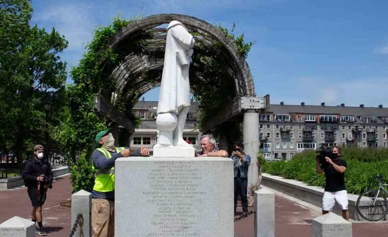 Decapitan estatuas de Cristóbal Colón en ciudades de EEUU