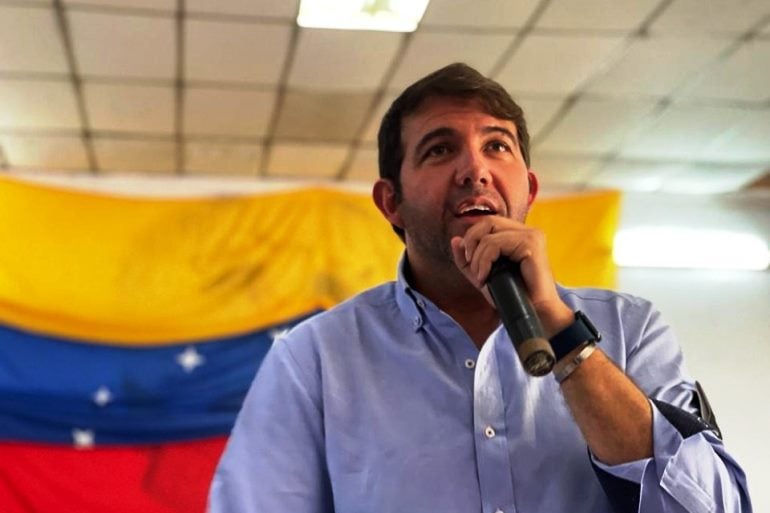 Carlos Prosperi announces his support for Nicolás Maduro