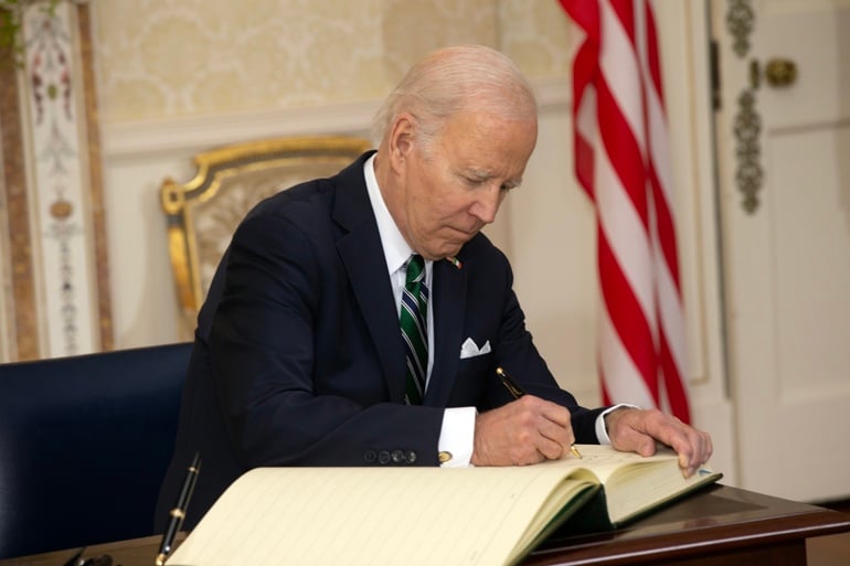 Biden ensures Ukraine army help for the following decade