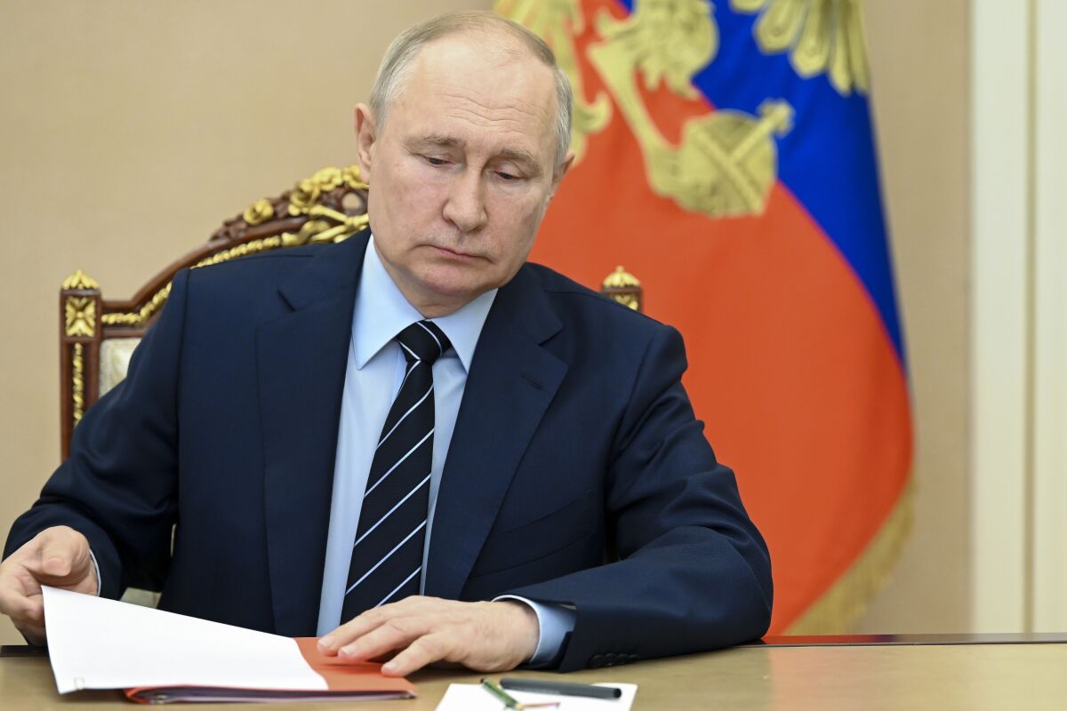 Putin ordered tactical nuclear weapons maneuvers after Western threats