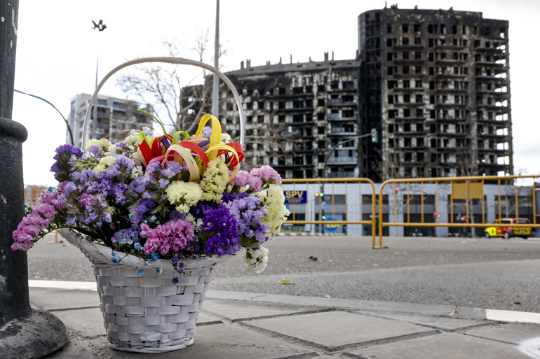 They investigate the origin of the deadly fire in a building in Spain