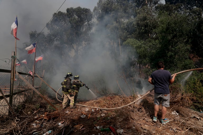 Chile fights the deadliest wave of fires in its recent history