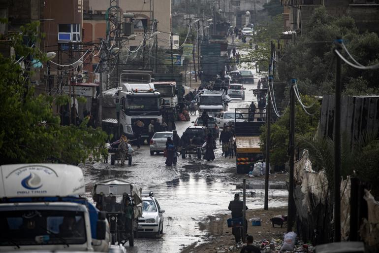 Israel takes control of Gaza side of Rafah crossing after night of shelling