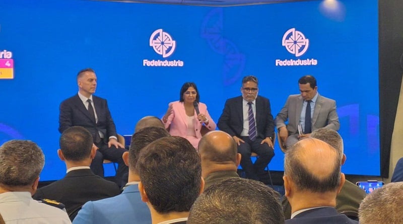 Delcy Rodríguez calls on businessmen to strengthen the bolivar