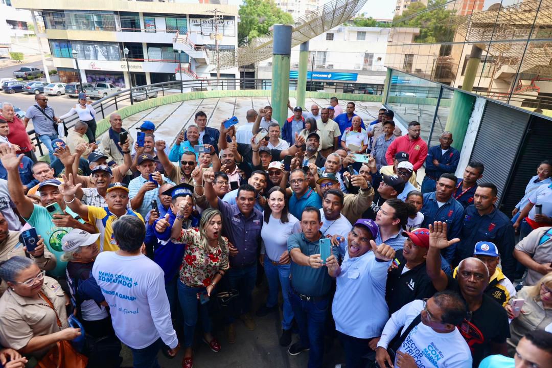 Machado meets with staff from primary corporations in Guayana