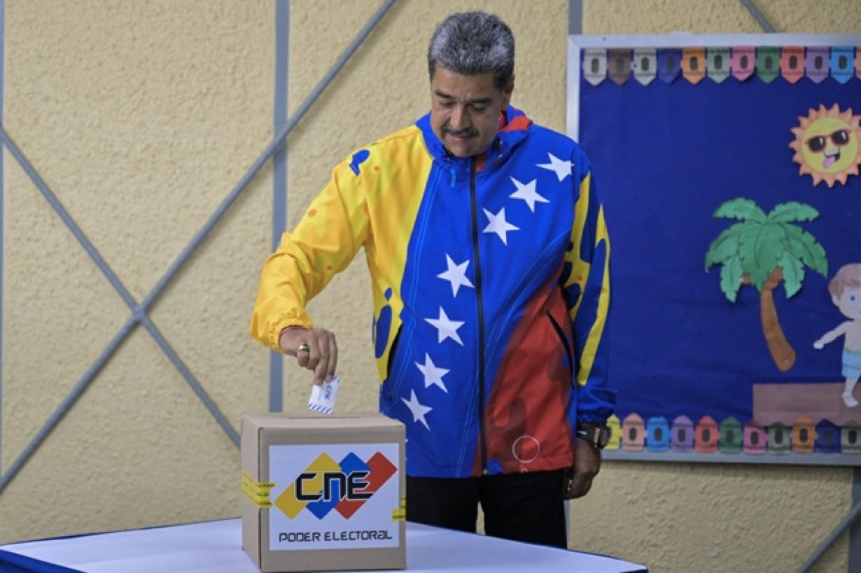 Maduro after casting his vote: “I recognize and will recognize the referee”