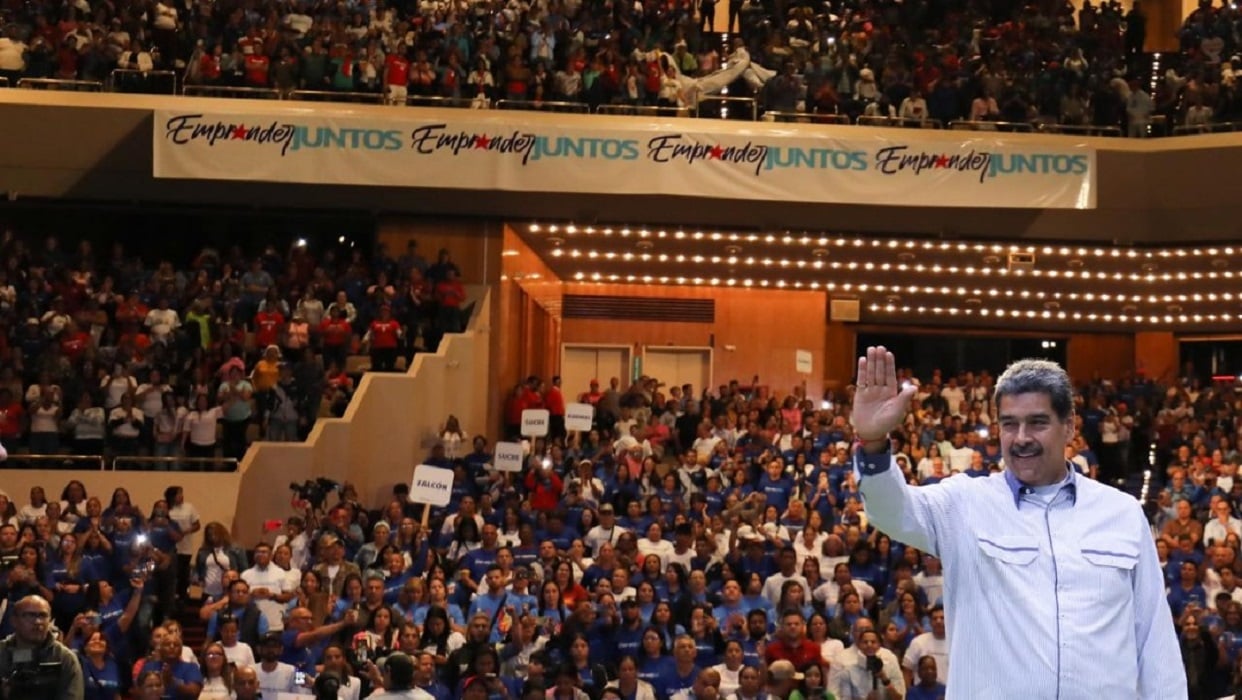 Maduro leads event with entrepreneurs in Caracas