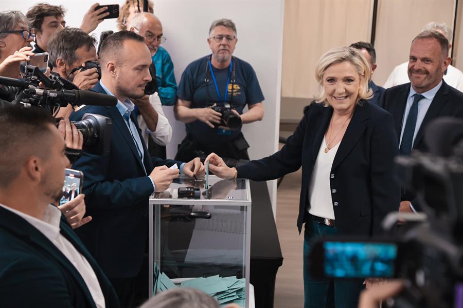 Far-Right Wave Surges in France’s Initial Parliamentary Election Round