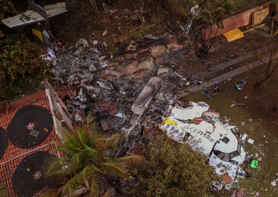 Plane crash leaves 61 dead