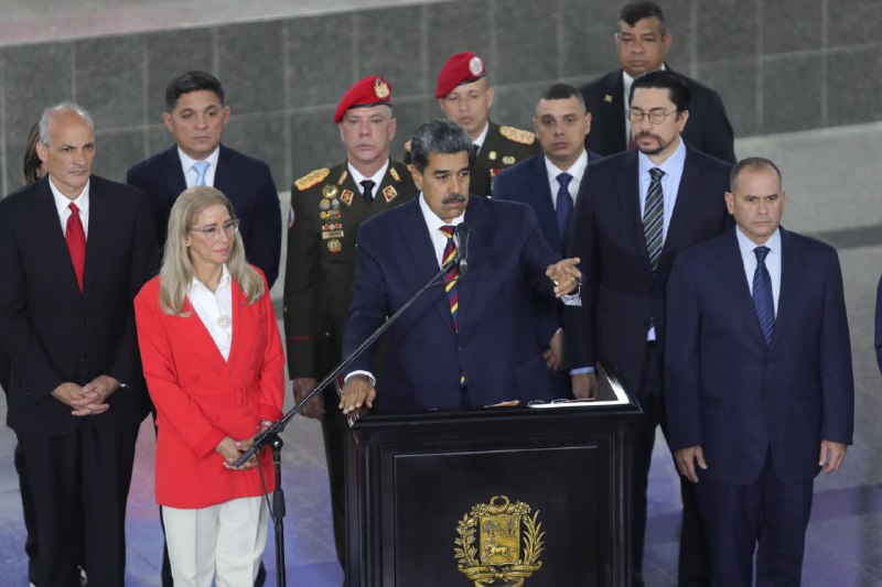 Maduro: The dead were from the Guard and the Police